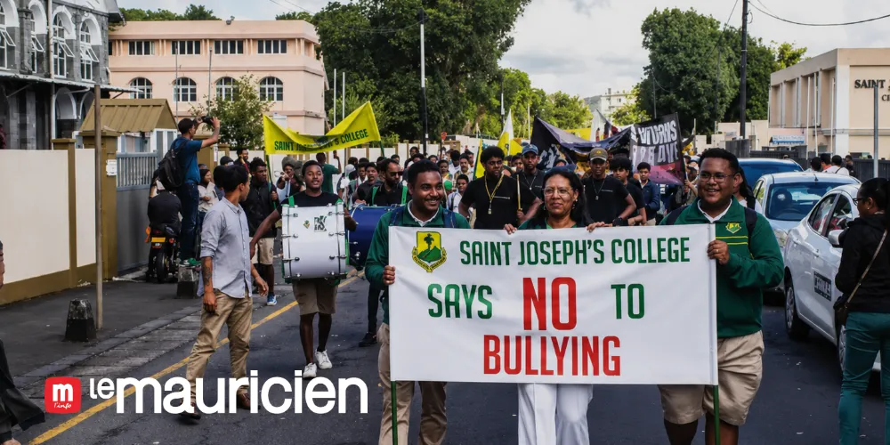 EDUCATION | Awareness march Saint-Joseph college mobilizes against Bullying