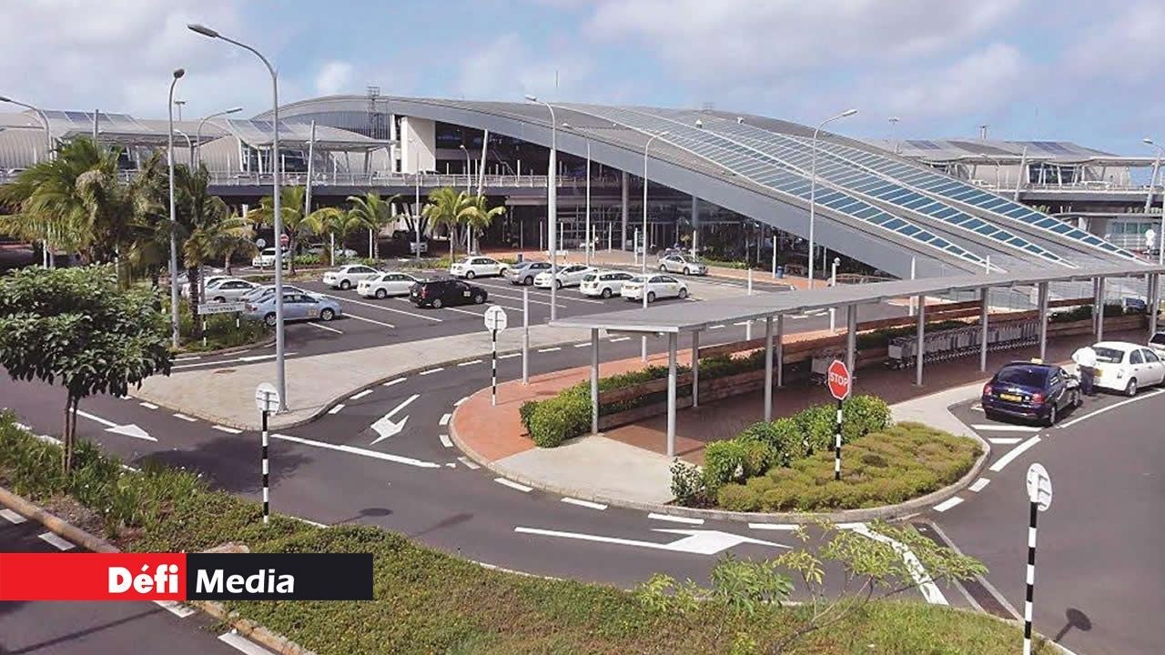 At SSR airport: A young lawyer arrested with cannabis