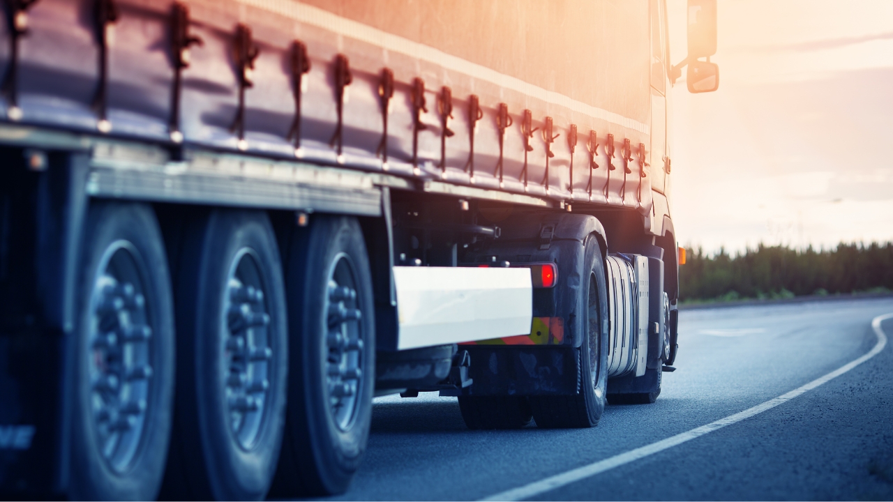 Council of Ministers: reminder of restrictions for heavy goods vehicles during peak hours