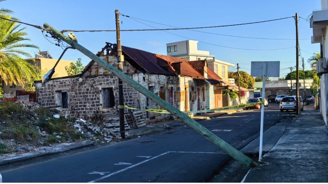 Bell-Village: a CEB electricity pylon collapses on the road