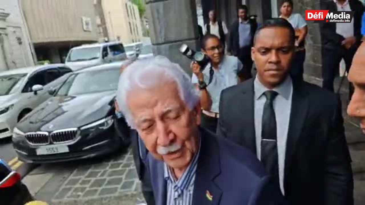 “Keep trying”: Paul Bérenger remains evasive about his possible departure from the government
