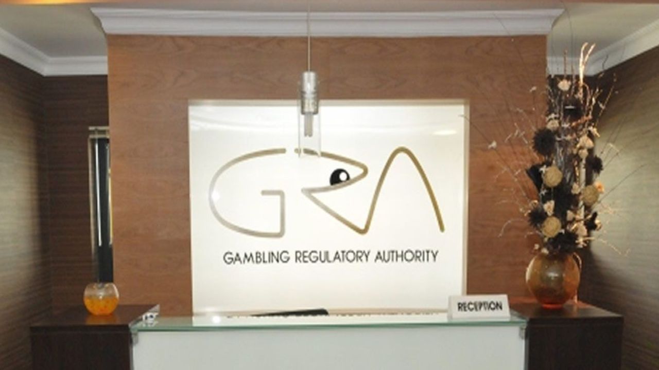 Operation GRA/Games Police - An illegal bookmaker caught: Rs 1.2 million and jewelry seized