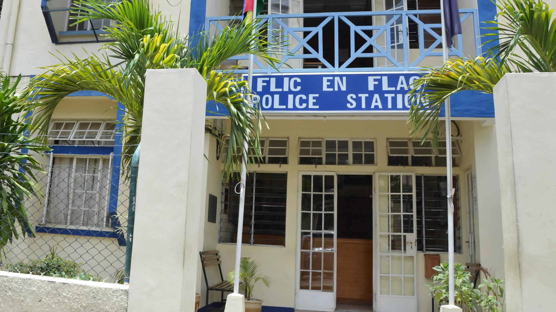 Indecent act in public in Flic-en-Flac: Richard Duval calls on the occupants of a car to file a complaint