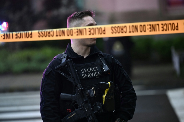 Gunfire near White House, gunman shot dead