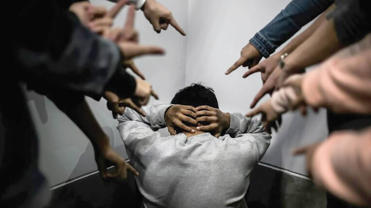 Bullying in a college: a 14-year-old student humiliated and attacked - The grandfather: “Enn ban zanfan koumsa bizin deor dan lekol”