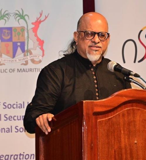 POLITICS AND INDUSTRIAL RELATIONS: Subron denounces lobby against 40-hour week