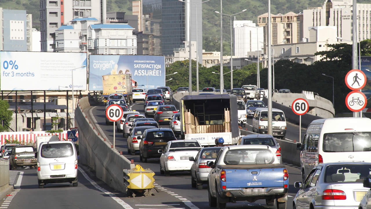 Widespread congestion - 756,000 vehicles: the road network faces an impasse