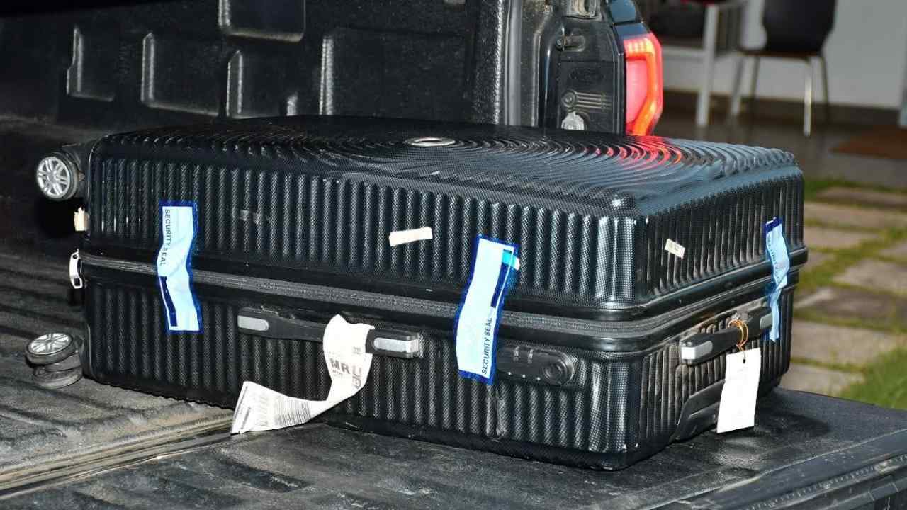 Flight MK053: 250 bags not boarded at Gatwick Saturday May 2