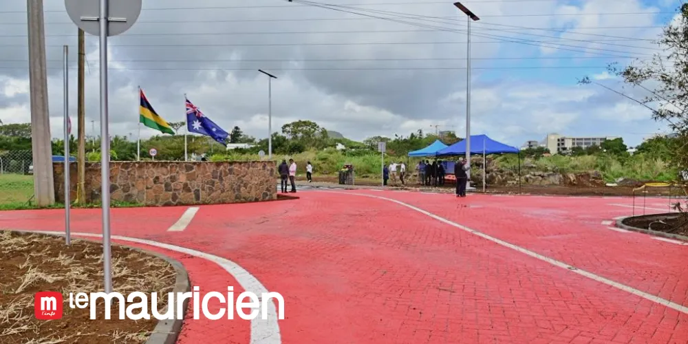 Road infrastructure — New road linking Cascavelle and Avenue Kestrel to Flic-en-Flac: The construction site in its home stretch