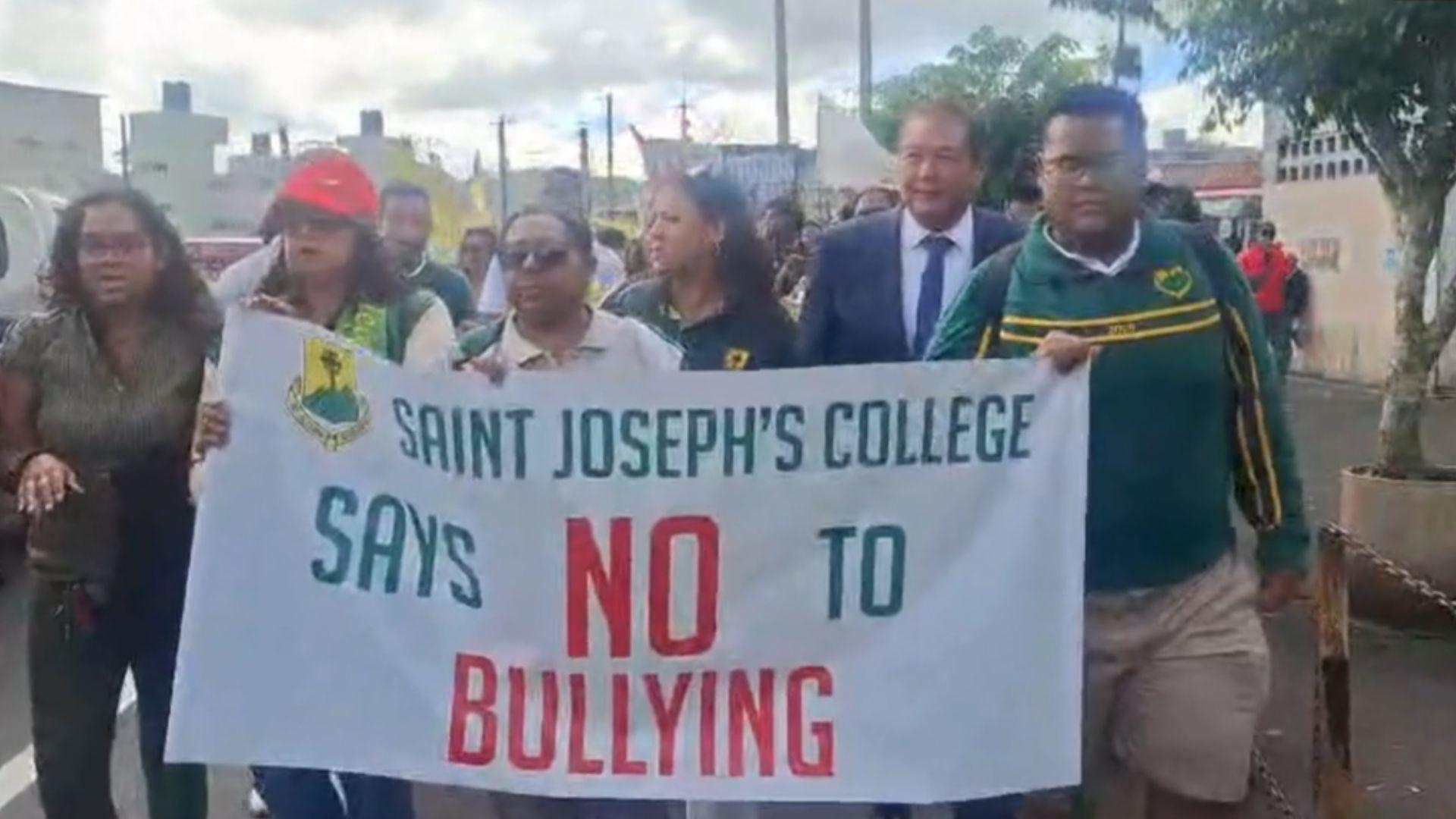 Peaceful march of the PTA of St Joseph College with SeDEC and students against “bullying”