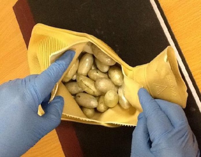 SSR AIRPORT — Drugs: 14 pellets of cocaine in the stomach of a Ugandan woman
